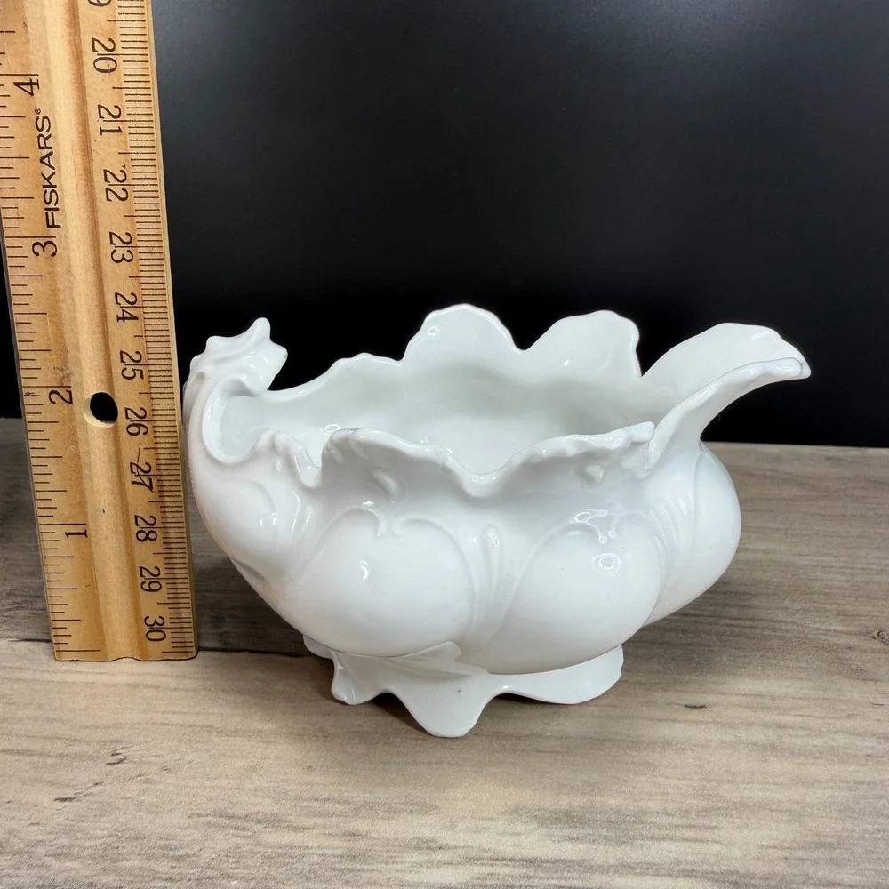 MZ Austria White Porcelain Footed Sugar Bowl‎ Scalloped Ruffled Shell Dish VTG